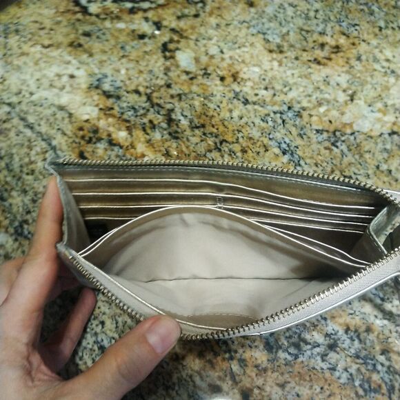 COACH HOLIDAY POPPY SILVER GOLD LMTD LEATHER Wristlet GUC Sm RETIRED - Picture 7 of 12